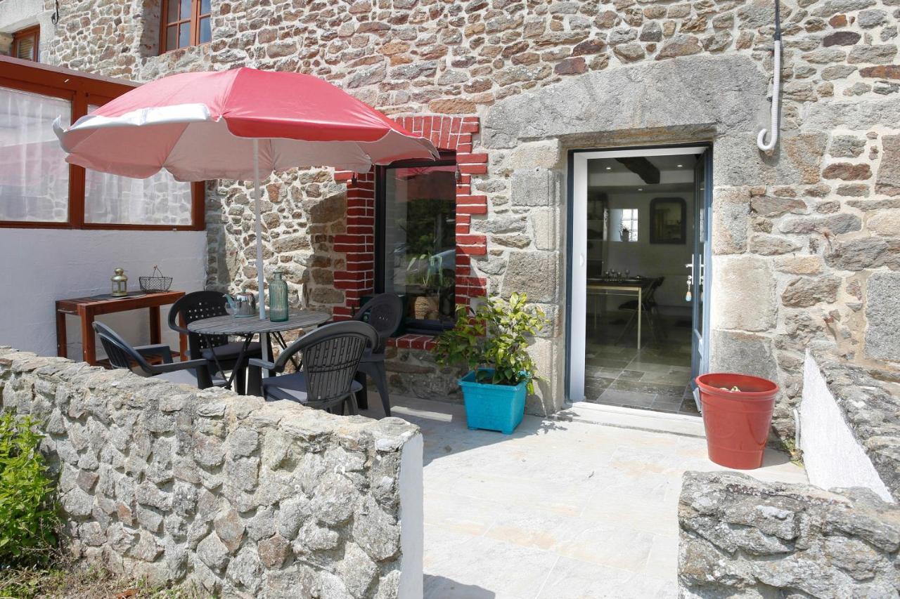 La Quinardais - Charmante Maison Avec Terrasse Saint-Samson-sur-Rance Esterno foto